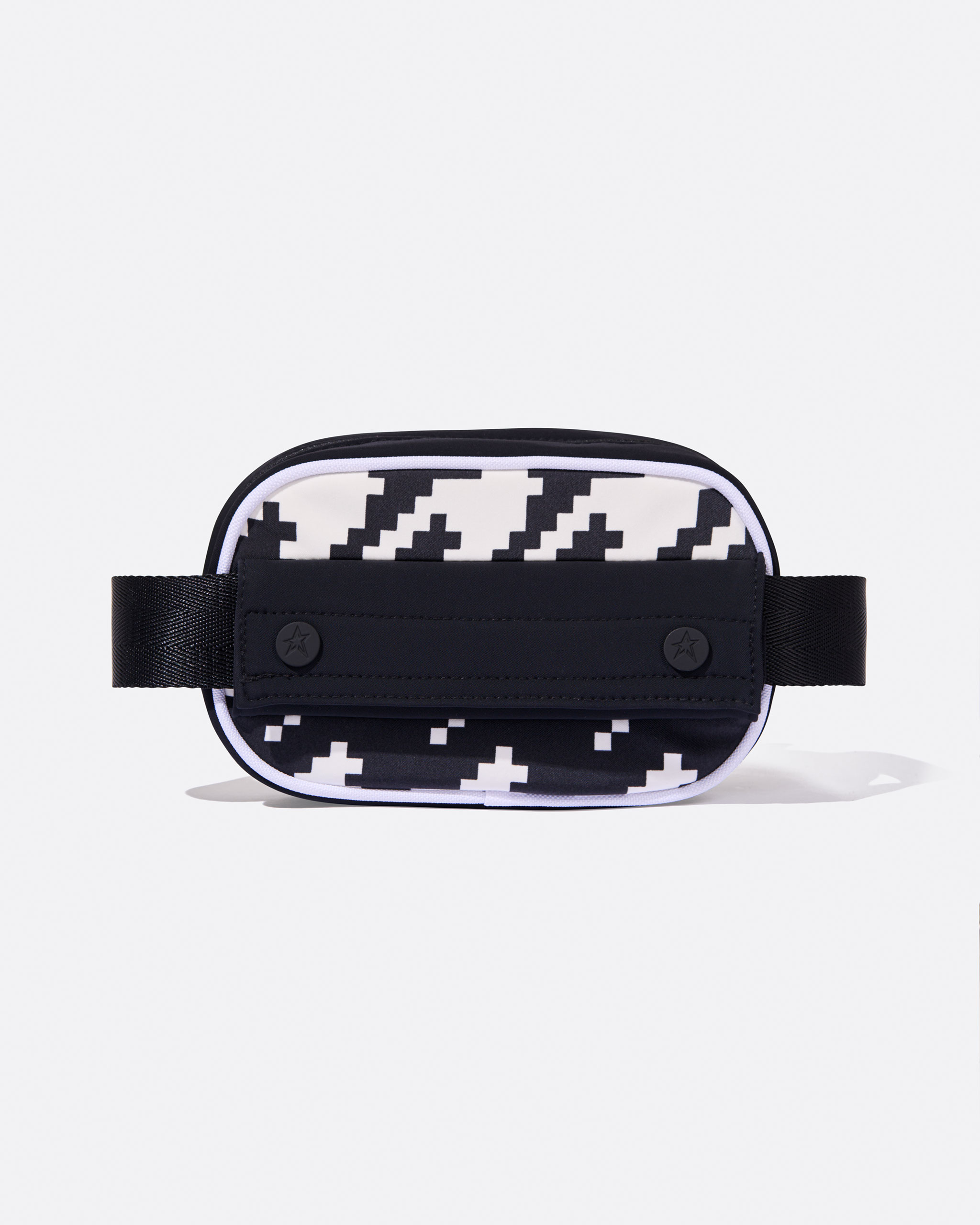 MARGAUX 2025 SUMMER✨ Back belt knit PO Introducing The Row's Margaux Belt Bag. A subtle update to a