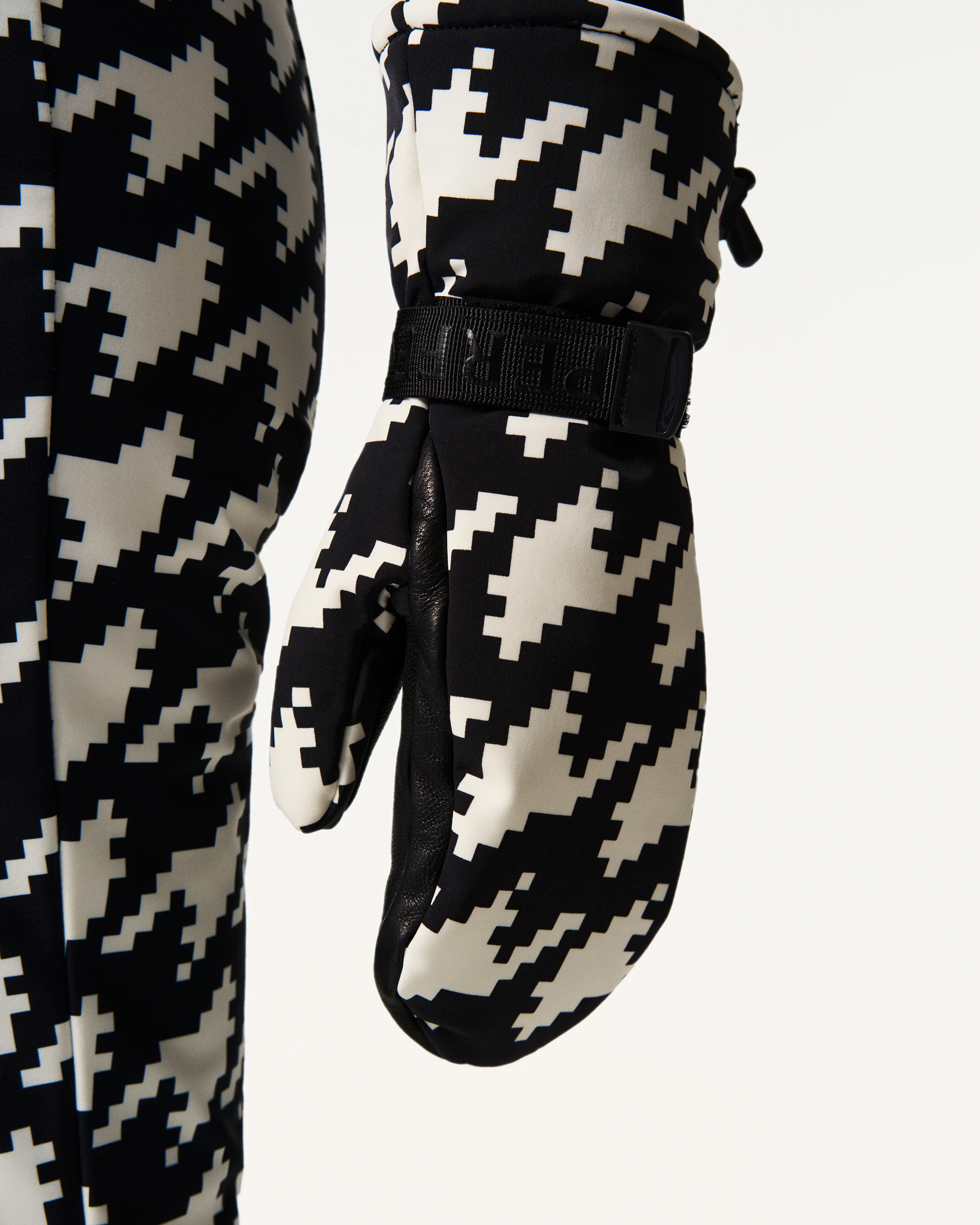 スミス　115Zベンド パウダー Houndstooth Davos Mitts | Perfect Moment