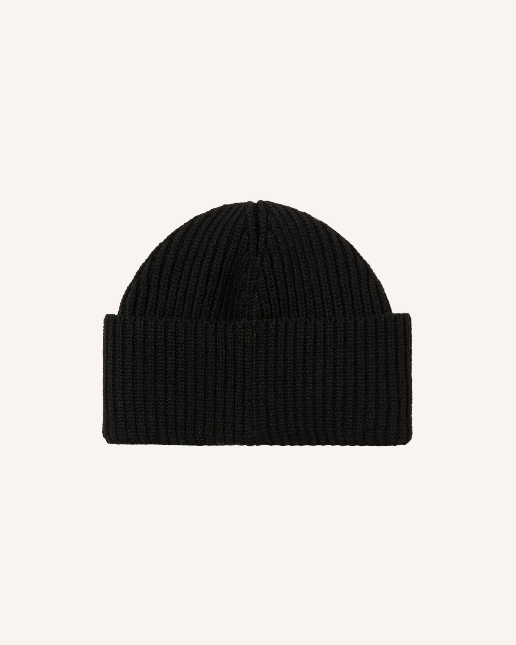 Knitted Ribbed Star Beanie | Perfect Moment