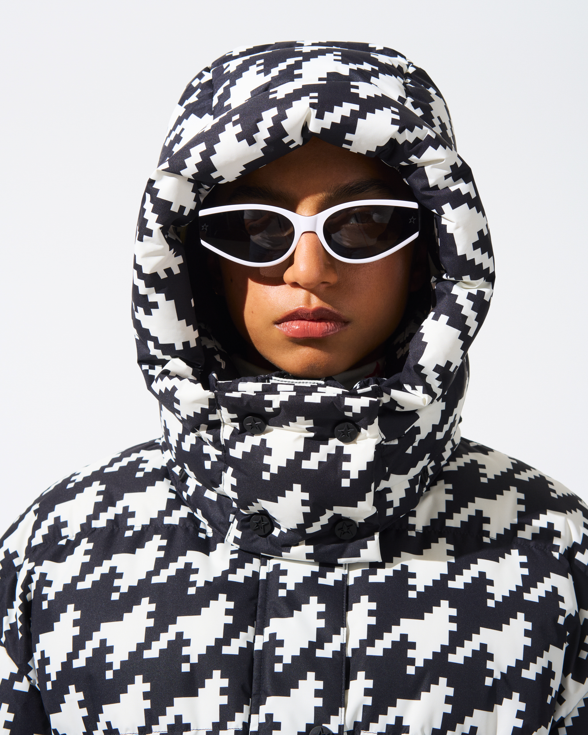 【Perfect Moment】 Mayaダウンスキージャケット Black Maya hooded belted quilted glossed-shell down ski