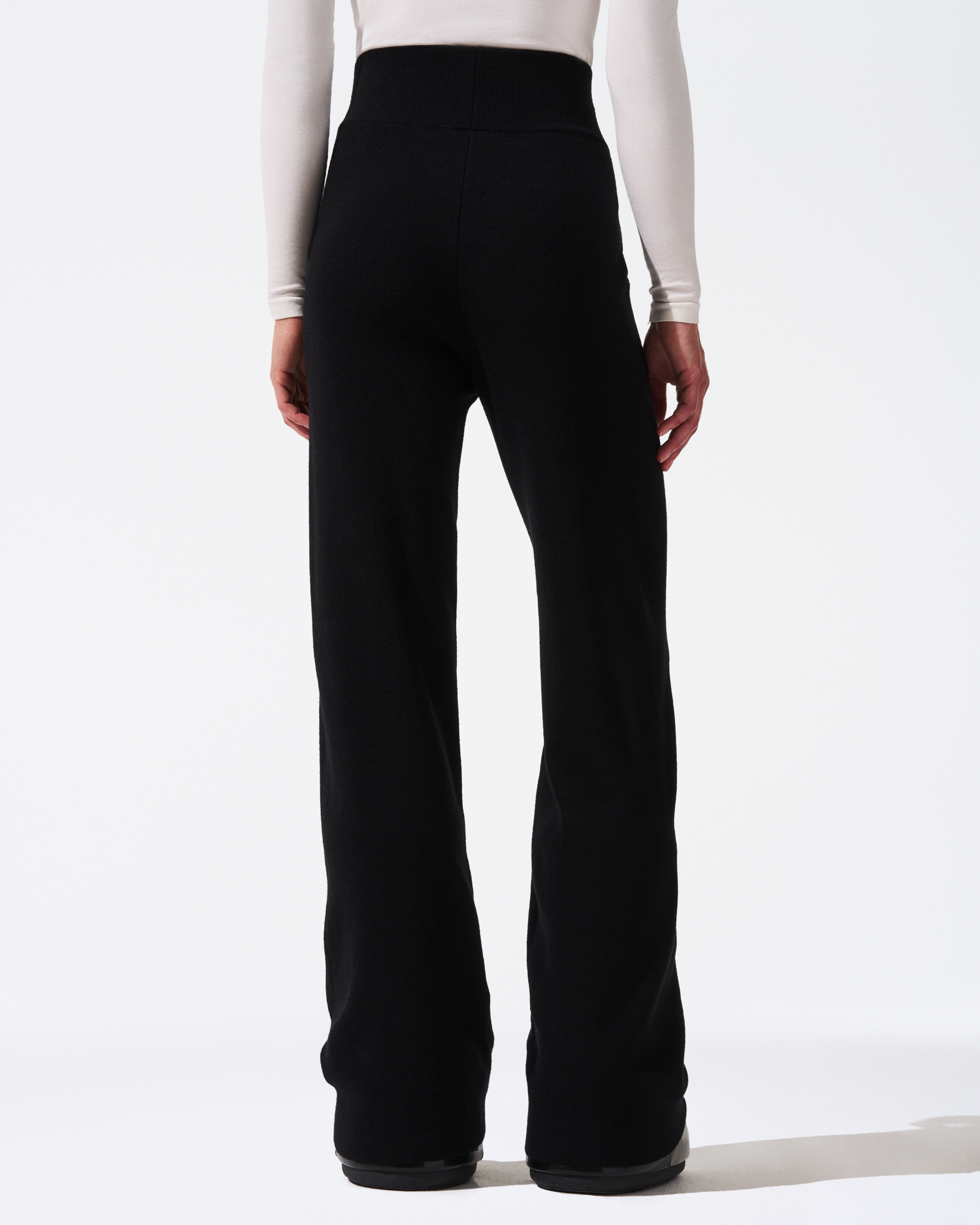 【PERFECT MOMENT】wool-blend tapered track pants Chalet Merino Wool Knitted Pant | Perfect Moment