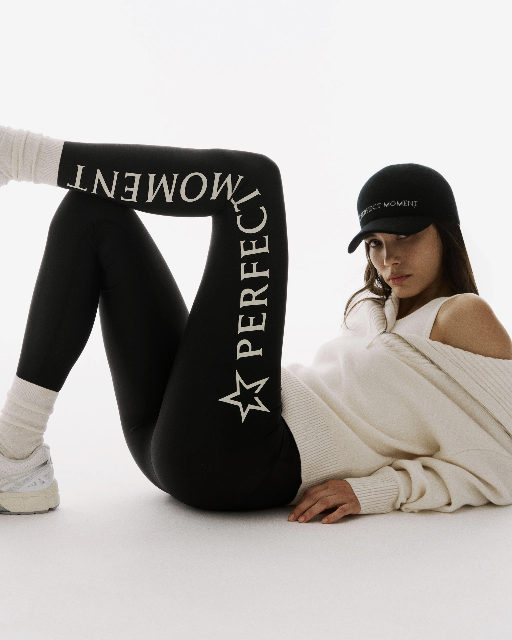 Perfect Moment Logo Leggings 3