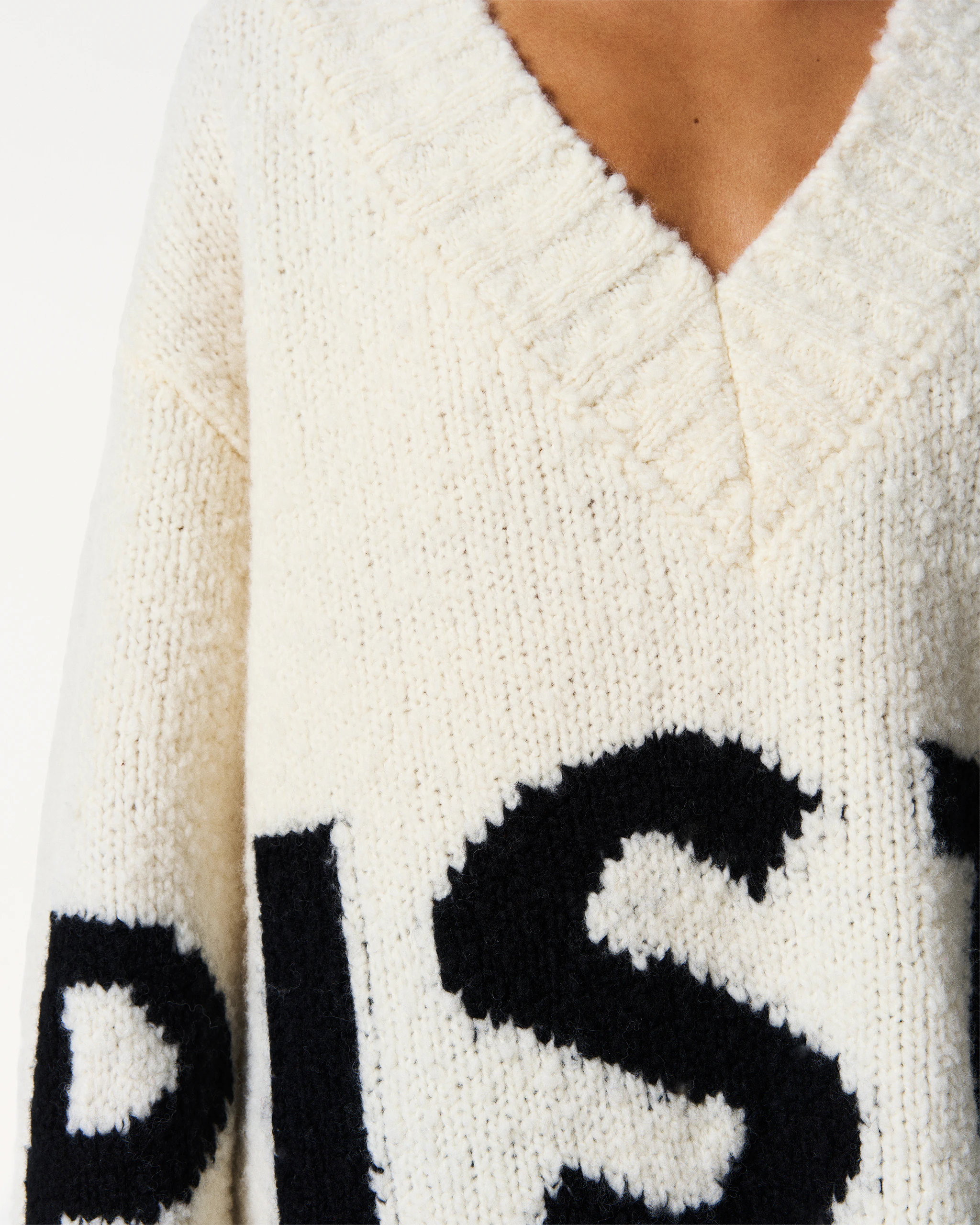 Oversized Wool V-Neck Piste Sweater 3
